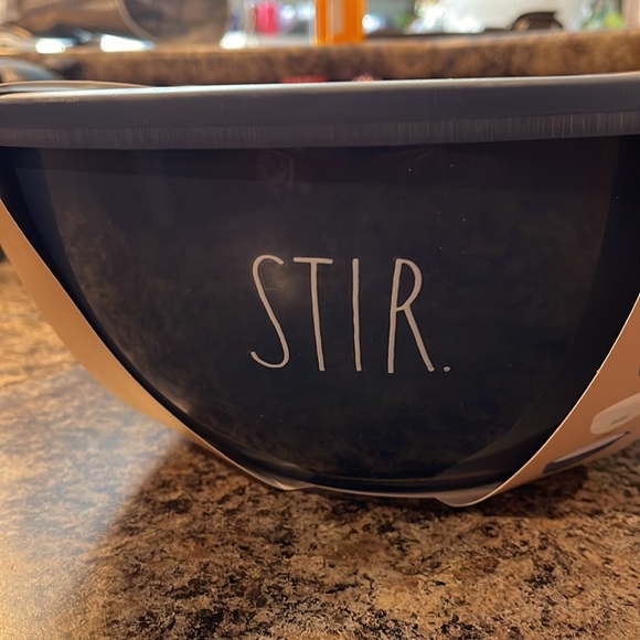 BNIP Rae Dunn Mixing Bowls - Picture 3 of 4